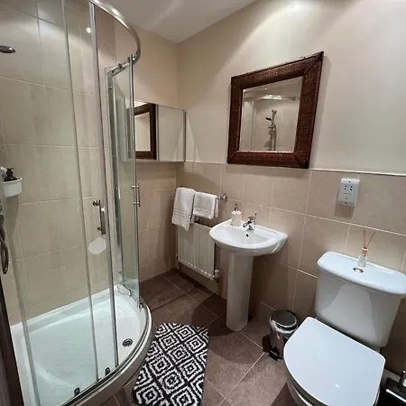 2Br Apartment Bt9 With Balcony Belfast Exterior photo