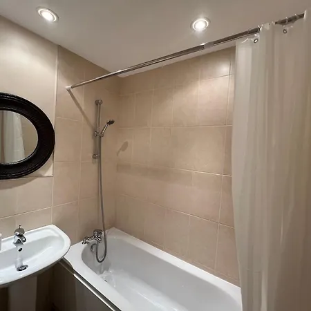2Br Apartment Bt9 With Balcony Belfast Exterior photo
