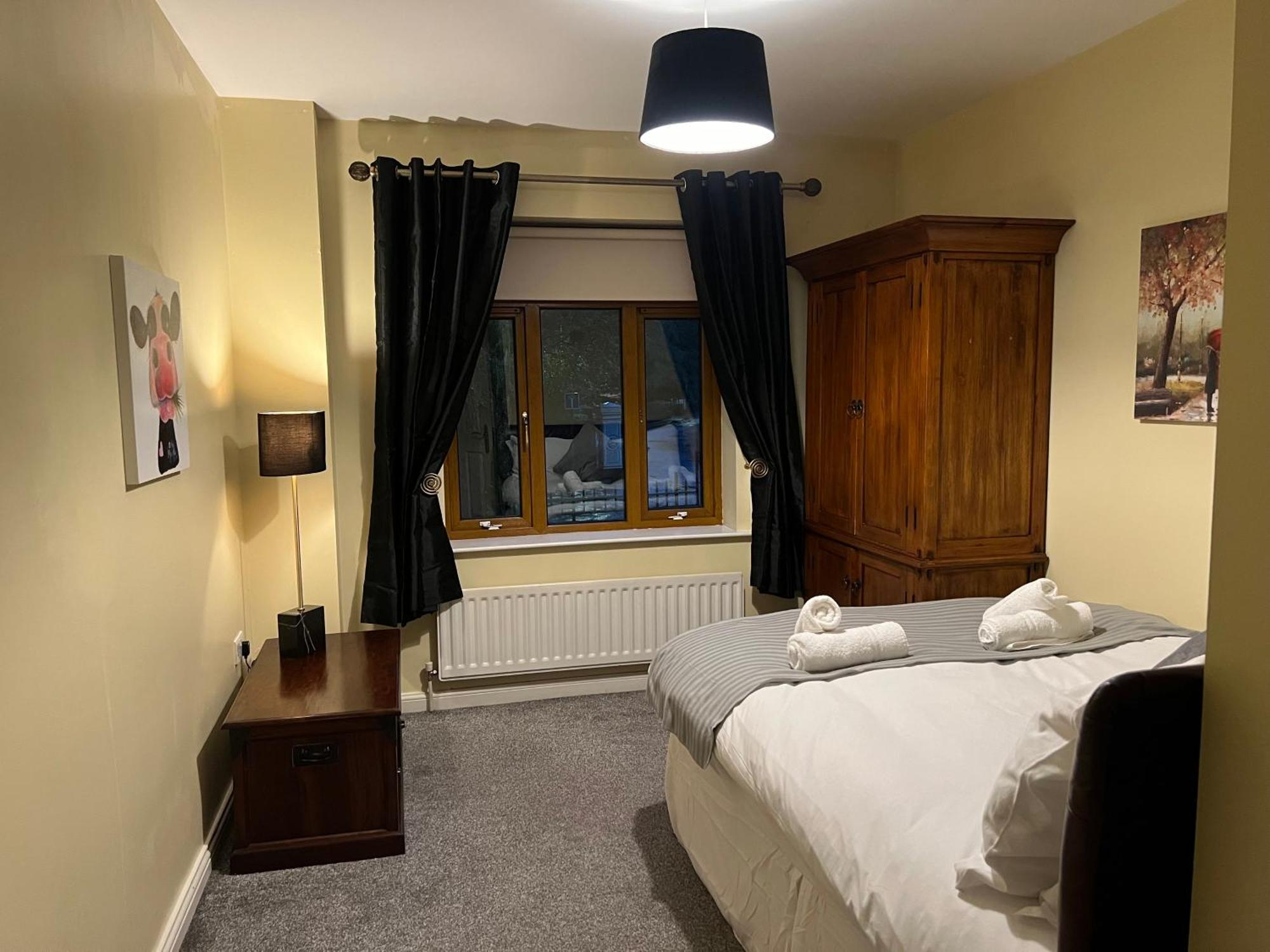 2br Bt9 With Balcony Apartment *