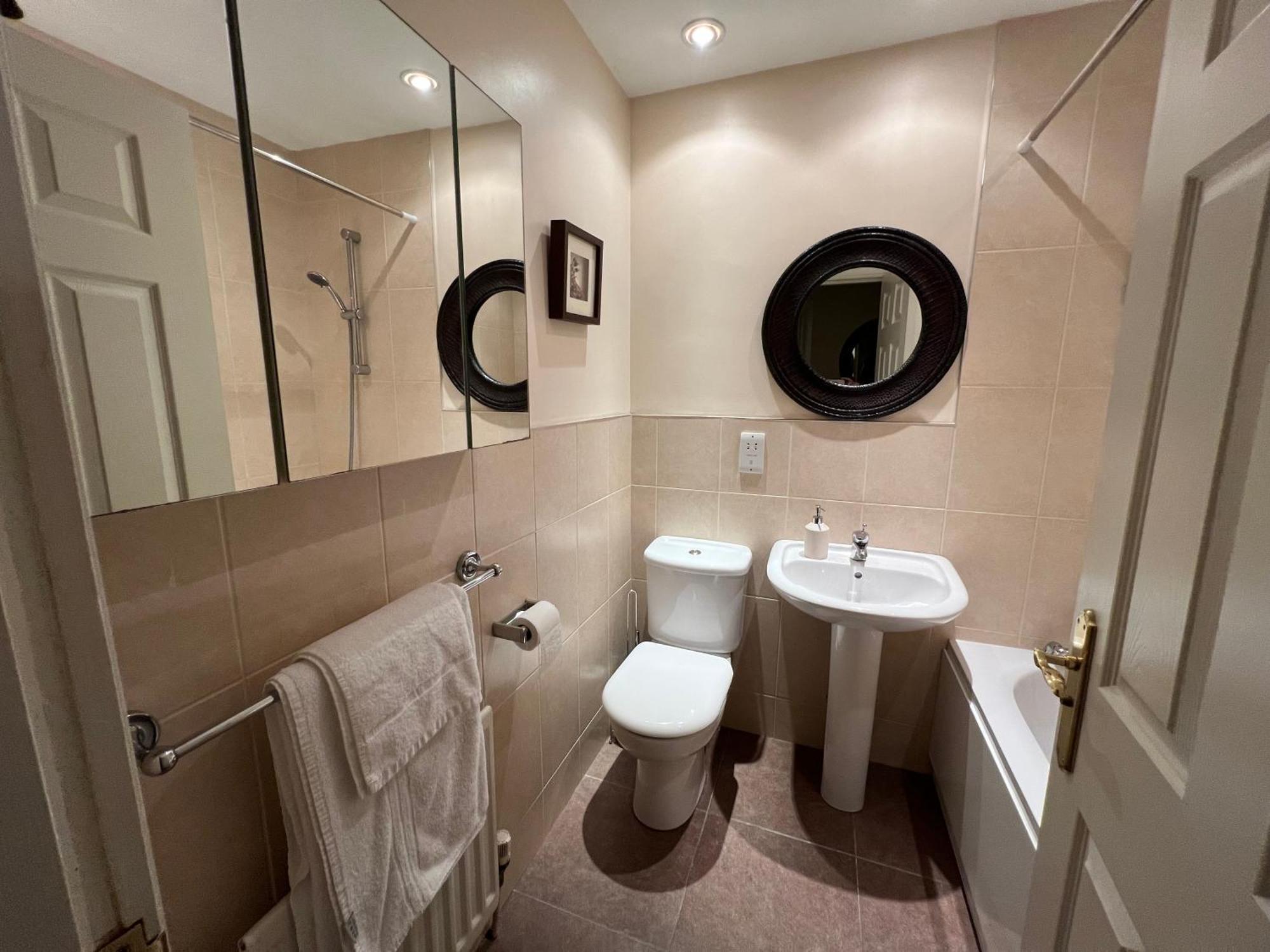 2br Bt9 With Balcony Apartment Belfast